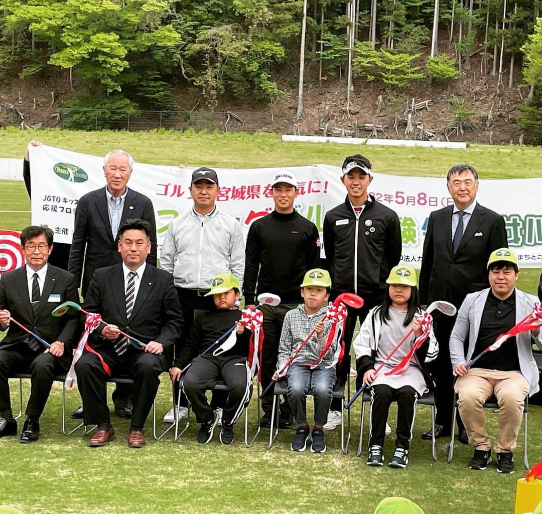 時松隆光さんのインスタグラム写真 - (時松隆光Instagram)「今日はスナッグゴルフで宮城県女川町にお邪魔しました！ 子ども達にレッスンするはずが… 逆に元気をもらいました😆 「1人でも多くの子ども達にゴルフの楽しさを知ってもらいたい！」 改めてそう感じた時間でもありました！ 協力してもらった阿久津プロ、桂川プロ そして関係者の皆様、本当にありがとうございました🙇 #時松隆光」5月8日 17時40分 - genzo_tokimatsu