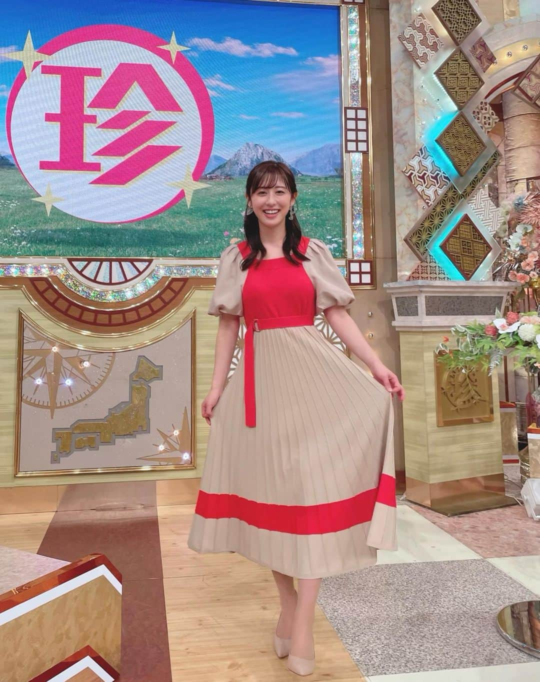 斎藤ちはるさんのインスタグラム写真 - (斎藤ちはるInstagram)「赤とベージュのニットワンピース👗 . 左耳元をよく見たら…ハートが連なっています♡♡♡ . . #今夜 も #7時 から #ナニコレ珍百景 です #ラブリー な #コーディネート で #臨みました 🫶 . . #斎藤ちはる#テレビ朝日アナウンサー#テレビ朝日#テレ朝#アナウンサー#ナニコレ#なにこれ#珍百景#なにこれ珍百景#ワンピース#異素材#異素材ワンピース#赤#ベージュ#ワンピ#ハートイヤリング#ハート#イヤリング」5月8日 17時49分 - chiharu_saito_ex