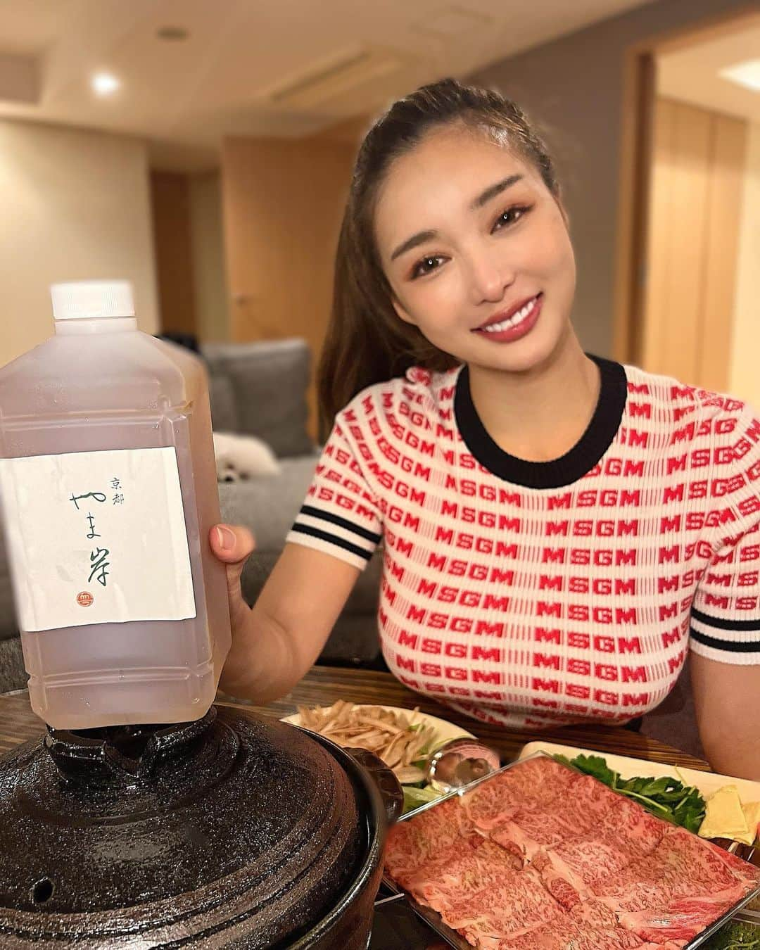 濱野りれさんのインスタグラム写真 - (濱野りれInstagram)「Sunday dinner❤️ Shabushabu of Yamagishi, my favorite restaurant in Kyoto!! I could enjoy the taste of Kyoto at home. You can also order this at OMAKASE if you are in Japan😋💕  日曜のおうちごはん🍚 富小路やま岸さんの和牛と花山椒のお鍋✨ 京都の名店の味をおうちで食べれて幸せ...🥺Omakaseから注文したよん❤️  #sundaydinner #dinnerathome #yamagishi #shabushabu #wagyu #kyotorestaurant #やま岸 #富小路やま岸 #omakase #おうちごはん #しゃぶしゃぶ」5月8日 18時14分 - riregram