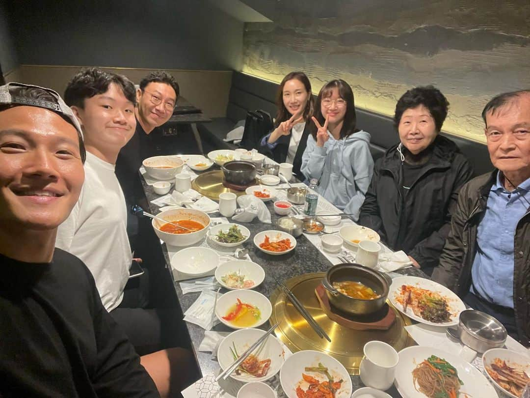 キム・ジョングクさんのインスタグラム写真 - (キム・ジョングクInstagram)「#어버이날 #감사합니다 #늘건강하세요 #HappyParentsDay #FamilyDinner」5月8日 21時26分 - kjk76