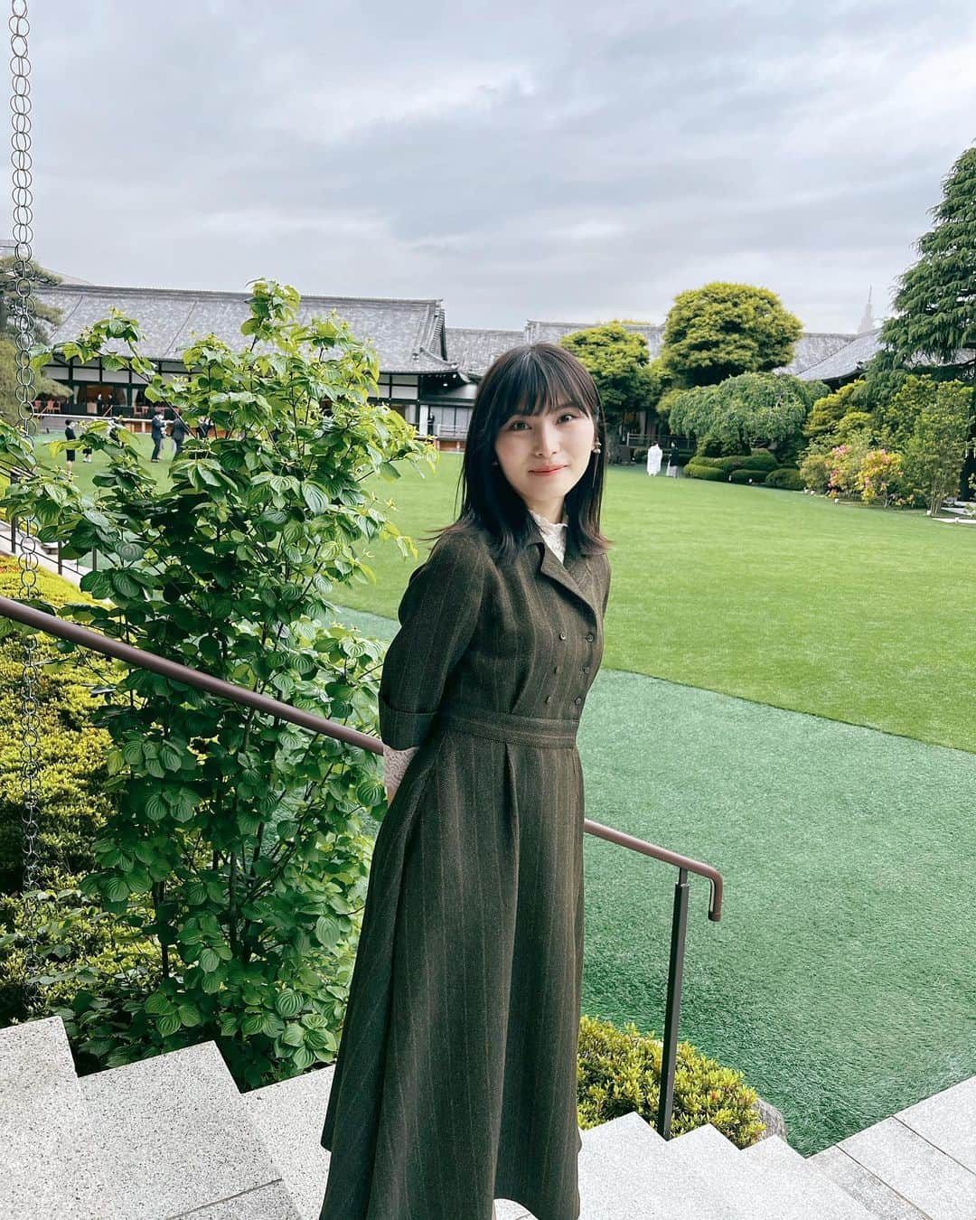 福岡聖菜さんのインスタグラム写真 - (福岡聖菜Instagram)「先日久しぶりに家族で集まってランチを。  父が母と姉と私にプレゼントをくれて、なんだかとってもめずらしくておもしろかったなぁ。  姉と色違いのブレスレット 私はシルバー、姉にはピンクゴールド いつの間にか定着した我が家の姉妹の色合い。  福岡家の話🤫なお、写真はなし。  ちょっとおめかしした日でした〜  one-piece:#foufou   #せいちゃんの私服日記 #foufouhafukuyasan  #記念日ランチ」5月8日 21時51分 - seina___ff