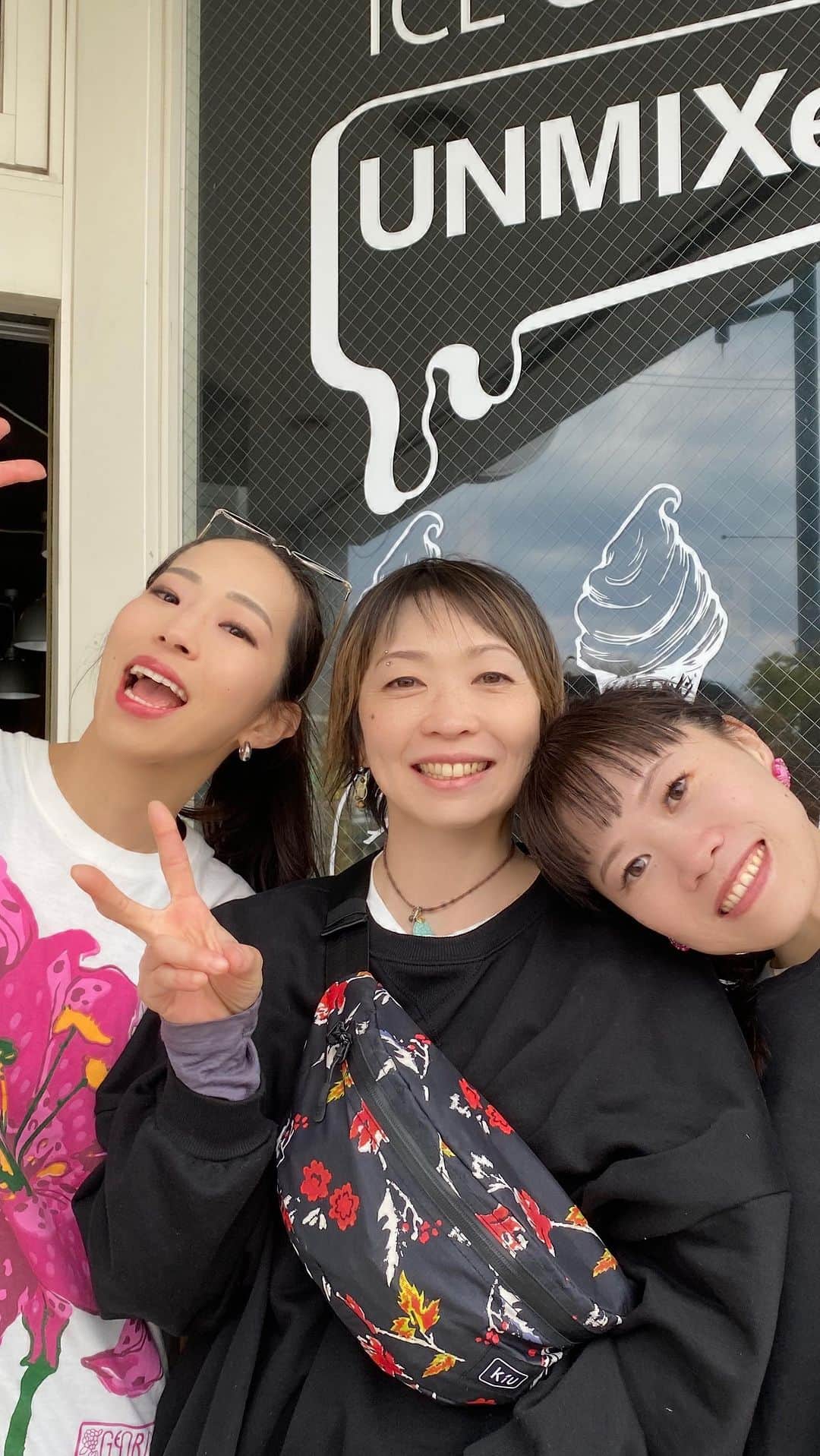 野口啓代のインスタグラム：「Trip to Hokkaido✈︎  My GW♡* だいすきな人に会いに行く旅  あさきにサプライズでいきなり北海道に現れる作戦無事成功⭐︎  毎日連絡とってるのに、3人集まるの何年振りだろ? もしかして2018年以来⁈  やっとシュナにも会えたし新居も行けた~  相変わらず会った瞬間からの安心感と 一緒にいる時間のあっという間やばいっw  今回は珍しくVlog撮ってみた✌︎✌︎  @asaki_hagiwara  @ayary_sakamoto  @paxmachine87  ありがとう♡♡」