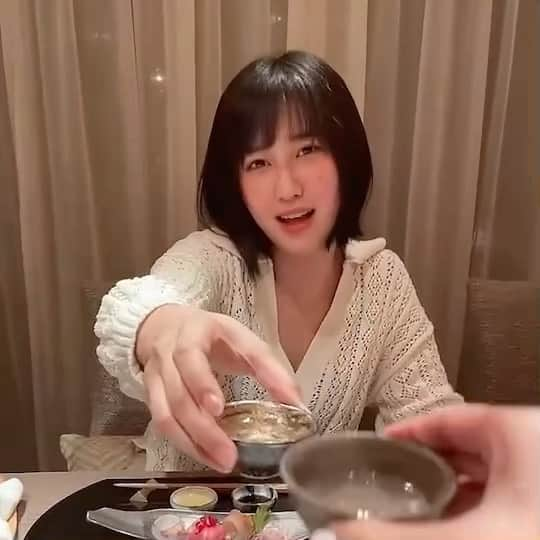 西村まおのインスタグラム：「Glamday Villa 海森風  プライベートな素敵な宿で 友達と日本酒を乾杯！  最高！！  #glamdayvilla海森風  #熱海 #熱海旅行 #旅行 #日本酒 #乾杯」