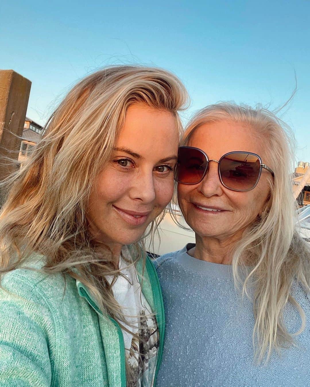 タラ・リピンスキーのインスタグラム：「Happy Mother’s Day to my Mama. I’m so grateful to have her in my life.   Mom - I love you and hope you know I love you to the moon and back. You mean more to me than I will ever be able to put into words. I’m so lucky I’ve always had and have you in my corner. Love you 💕」