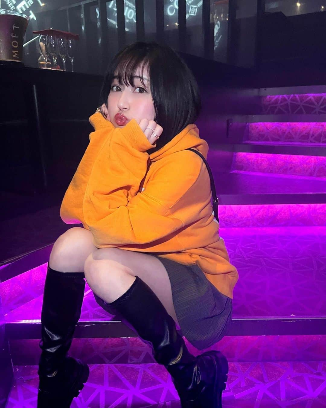 新藤まなみのインスタグラム：「⁡ ⁡ ⁡ 渋谷にあるCLUBVIZELさんにご招待いただき、 遊びに行ってきたよ〜💃🎧🪩💜 ⁡ 普段クラブってほとんど行かないんやけど、 店内めちゃおしゃれで MAKJさんのDJがかっこよくて✨ めちゃめちゃ盛り上がってました😳💓 ⁡ 盛り上がってる場所で音楽聴くと めちゃめちゃ気分上がった⤴️！ リフレッシュできましたーーーー😮‍💨🎵 @clubvizel  ⁡ #VIZEL #CLUBVIZEL #PR #クラブ　#渋谷クラブ #クラブミュージック　#MAKJ #DJ #ダンスクラブ　#夜遊び #CLUB #ナイトクラブ　#nightclub #異空間 #おしゃれ空間 ⁡ ⁡」