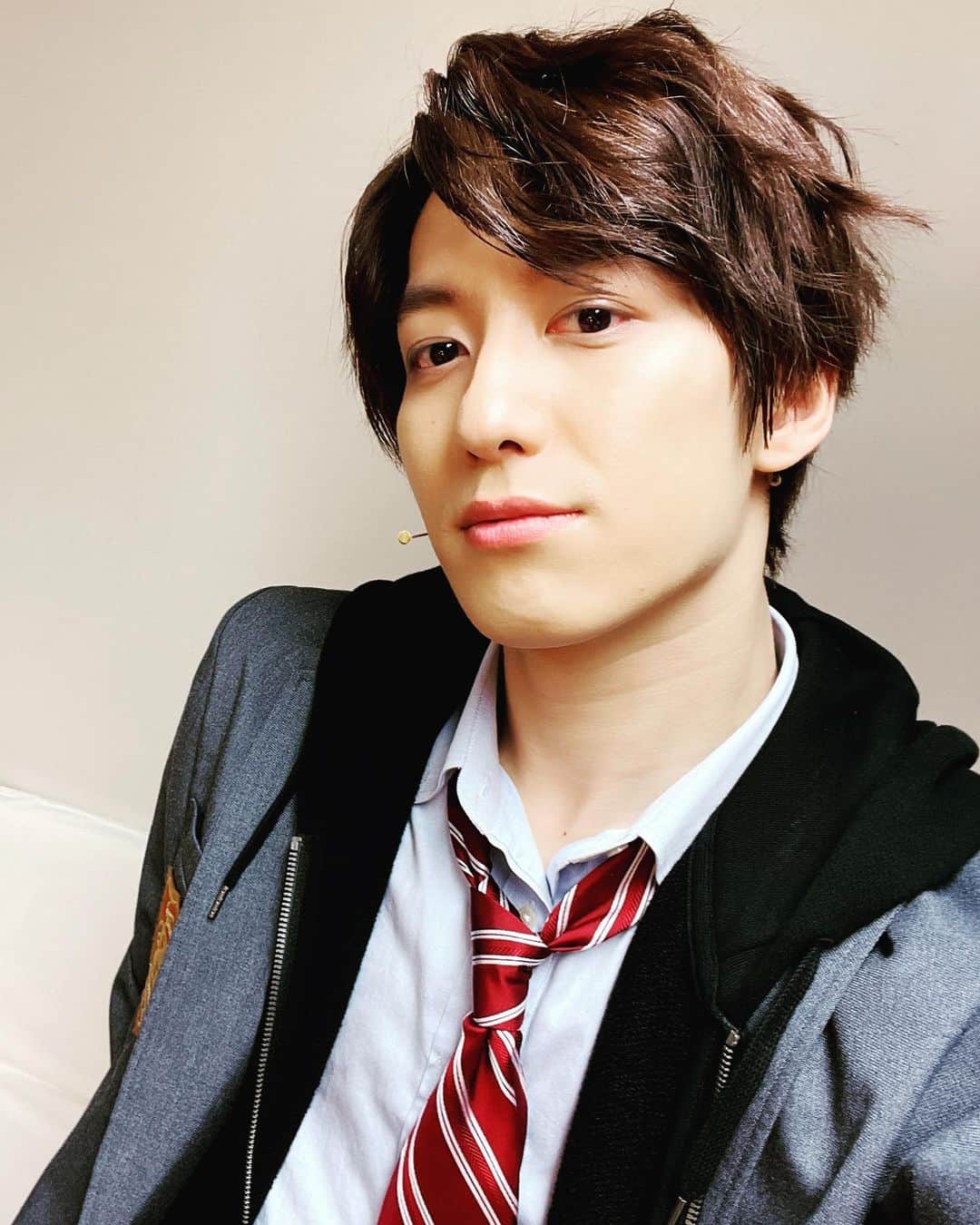 水田航生のインスタグラム：「ミュージカル「四月は君の嘘」昨日無事開幕！2年の想いをのせて、、ここからカラフルな旅を7月まで♩渡亮太くん。水田史上一番のキラキラ役な気がする。しっかりと演じきります！昨日今日と劇場に足を運んでくださった皆さんありがとうございました！そしてこれから来てくださるみなさん！スーパースター渡くんがお待ちしております！笑 again！  #四月は君の嘘again」