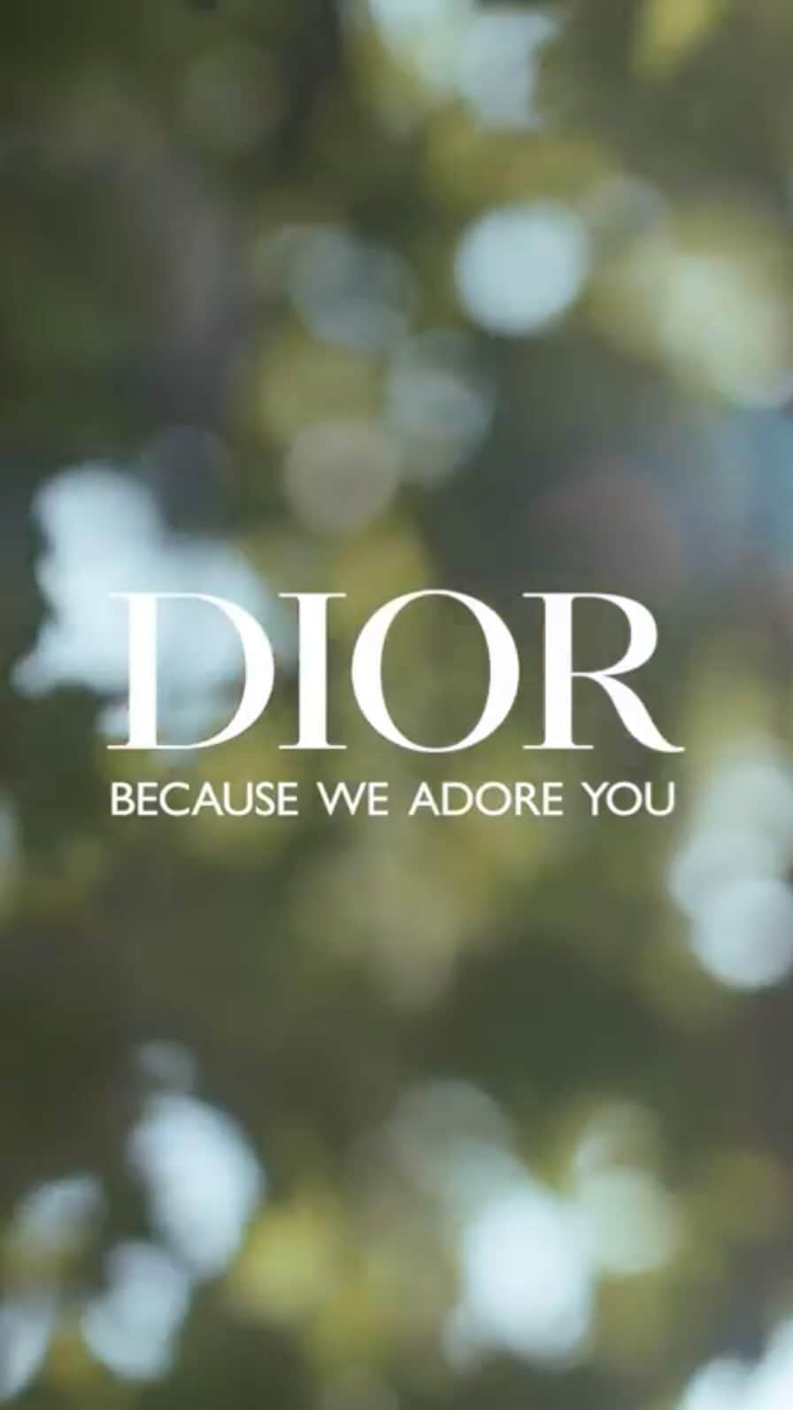 マルチェ・フェルフーフのインスタグラム：「Dior Mothersday special ❤️Merci  @diorbeauty  #DiorBeauty #RougeDior」