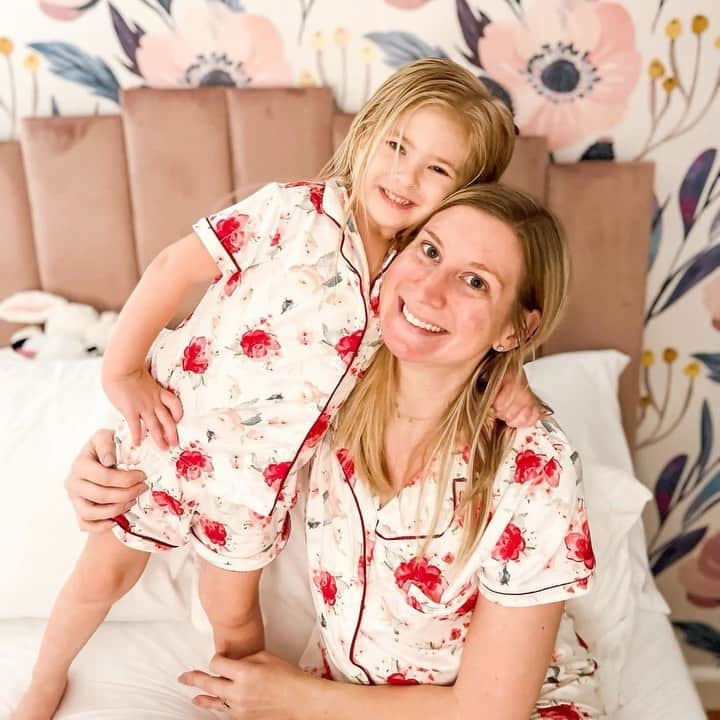T.J.マックスのインスタグラム：「This one’s for our mommas 💝 Happy Mother’s Day!  (📸: @m_leezy @arianlaramay @marthadove @oliviaj.fuller @lifeispretty_goode_closet @irmajj @jaelovessss @_brennnnda @_monceeee @mrs.orellana @sharonicalanae )」