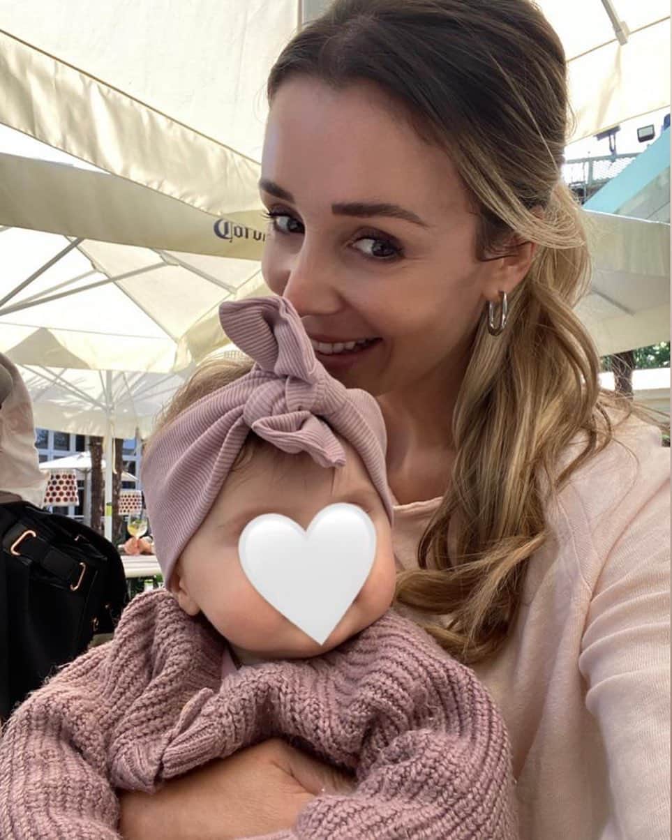 のインスタグラム：「happy first Mother’s Day my Love ❤️🥰😘 #bestmum」