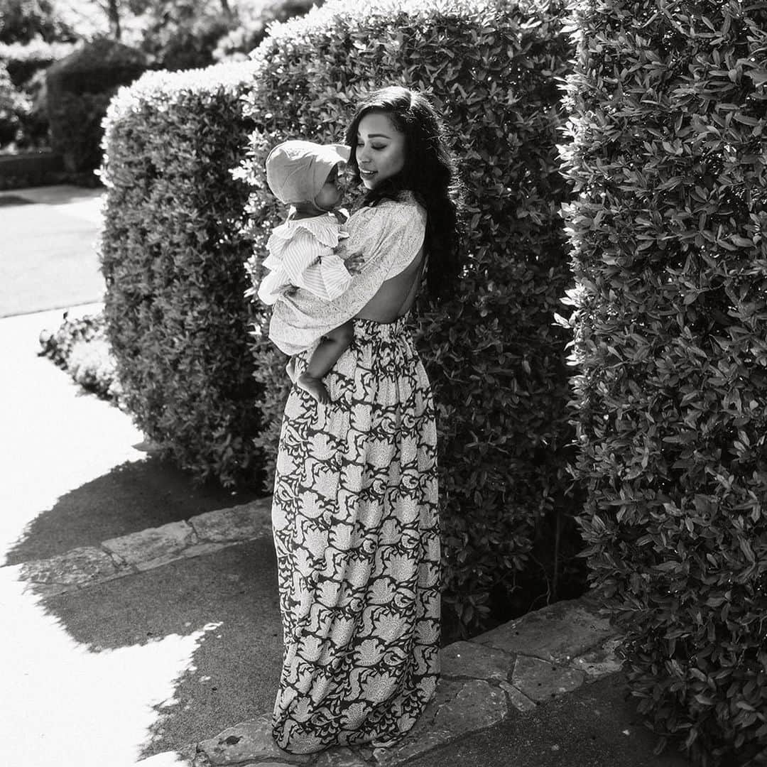 ハリソン・バーンズのインスタグラム：「The significance of where these photos were taken six years ago to now is 🤯 to the journey here, for all you do every day, for the mother that you are and are becoming I speak for myself and BB by saying THANK YOU FOR EVERTHING! No words can describe the love we have for you and how grateful we are. To the first of many, Happy Mother’s Day @brittanybarnes!!! 🖤 🖤🖤」