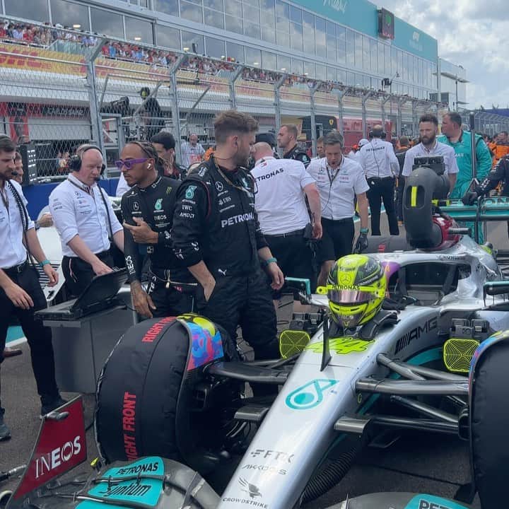 ショーン・メンデスのインスタグラム：「King. @lewishamilton」