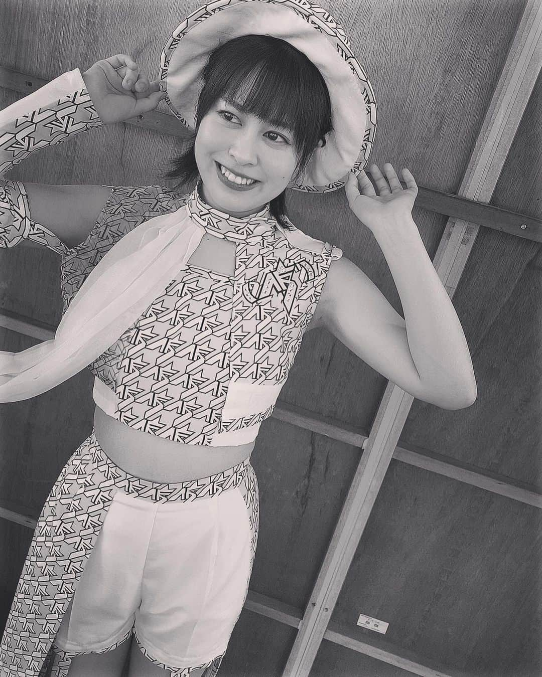 鈴木あゆさんのインスタグラム写真 - (鈴木あゆInstagram)「新衣装になりました！！！！  GWも充実してた！！！！！！  #アプガ #アイドル衣装  #アイドル #ハットコーデ #絶対領域ガンガン開いてます」5月9日 14時46分 - uugirl_new_ayu