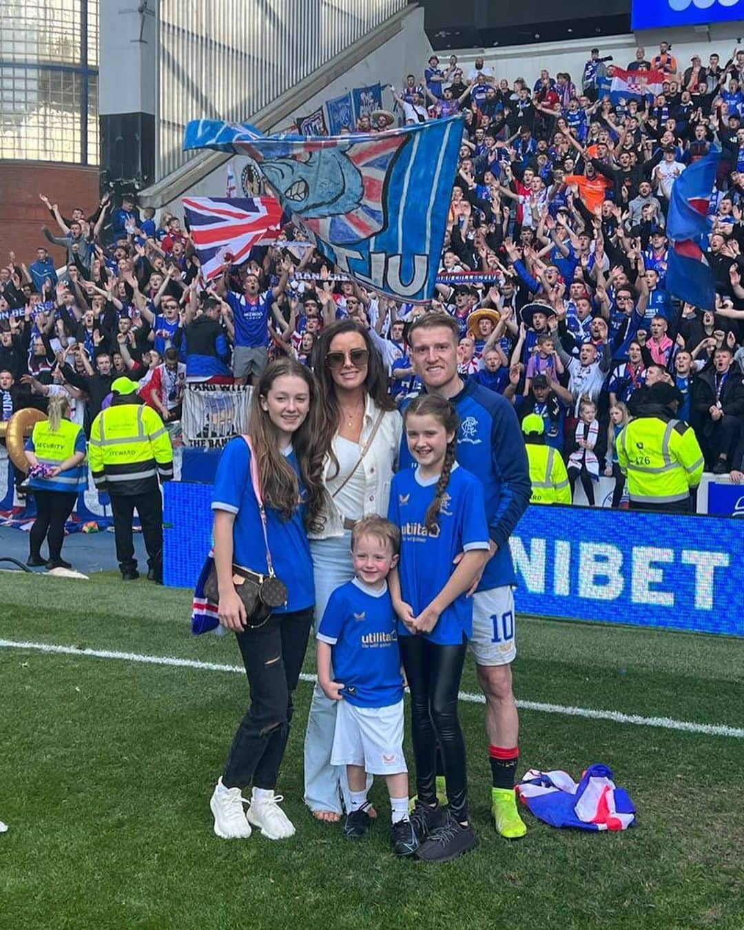 のインスタグラム：「Special memories being made in a special place. Thanks for all your support 💙 Huge couple of weeks to come….Let’s go 💪🏻」