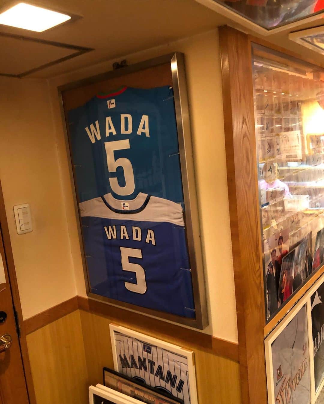 和田 一浩さんのインスタグラム写真 - (和田 一浩Instagram)「同級生がやってる居酒屋らいぱちに行ってきました。野球グッズがたくさんあります。大阪行った時は寄ってみてください。 #居酒屋らいぱち　#和田一浩」5月9日 7時24分 - wadakazuhiro
