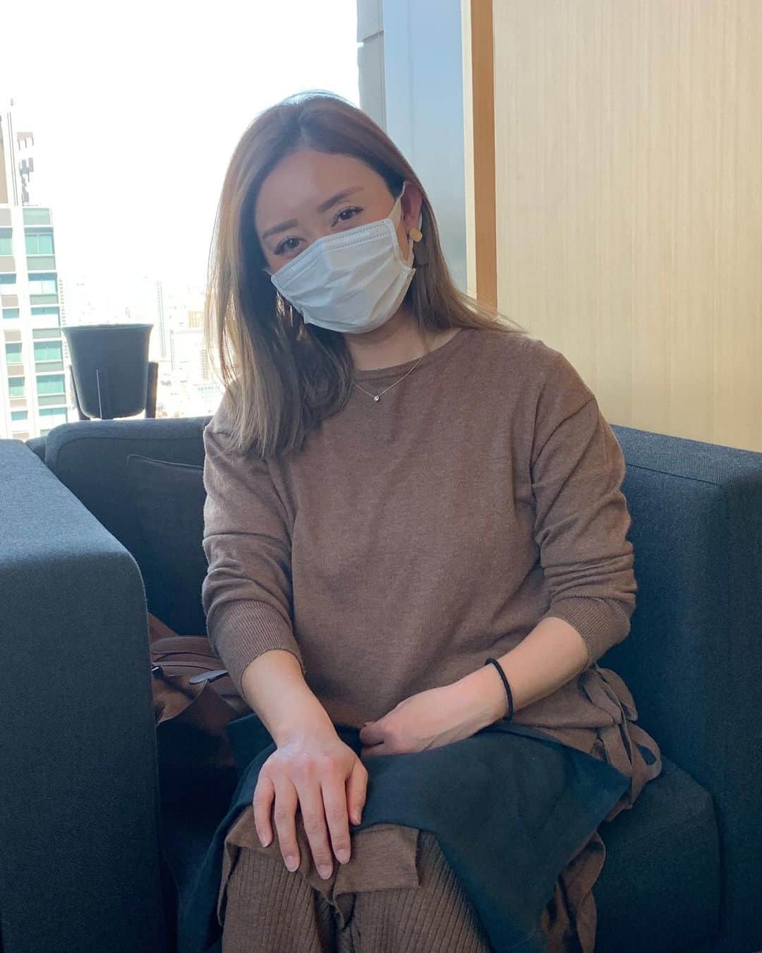 のインスタグラム：「家事や育児に仕事、そして今は青山東京ボーイズのボランティアで真っ黒に日焼けしながら頑張ってくれる妻に感謝^_^  愛情深く、僕も子ども達も幸せです^_^  産んでくれた母、そして僕らや孫達のためにいつも愛情いっぱいに動いてくれる義母にも感謝です！！  １日遅れましたが、世の中のお母さんいつもお疲れ様です^_^  素晴らしい毎日を過ごしてください！  Happy Mother's Day to my amazing wife! My kids and I are so happy to having you! We love you!」