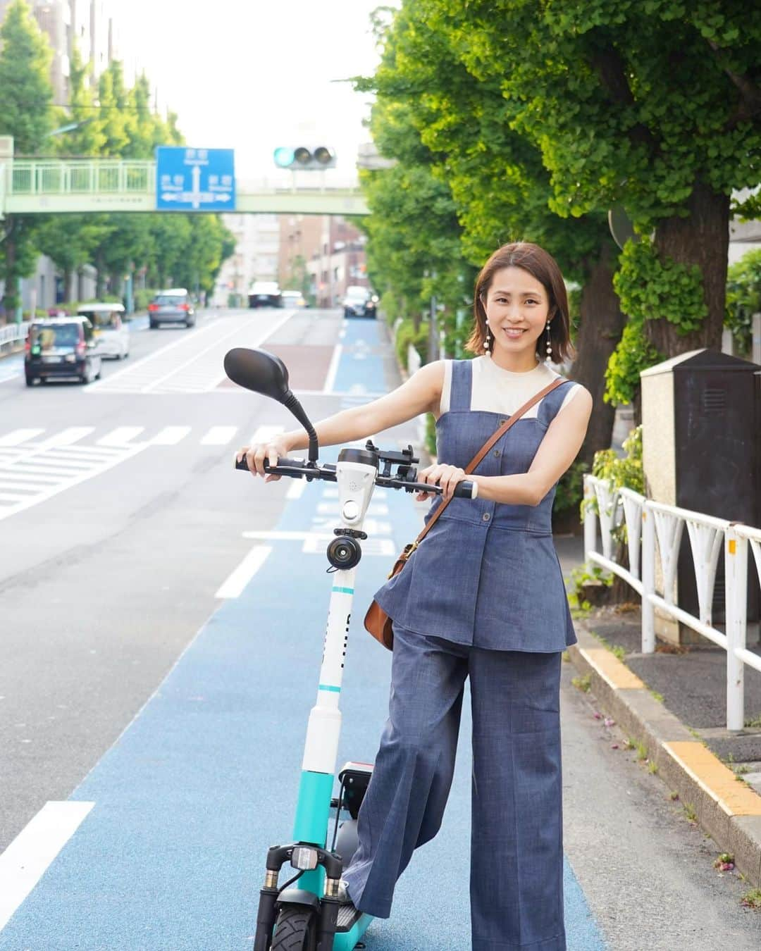 坂元美香さんのインスタグラム写真 - (坂元美香Instagram)「おはよー  今日から5/15までの一週間、 大阪の梅田駅となんば駅構内に LUUPの広告が出ます🛴 どこかに小さく坂元もいます🥳  詳しい内容はプレスリリースが公開され次第 またご案内させてくださいね☺️  大阪の方、DMでもストーリーのタグ付けでも良いので、 もし見かけたら写真いただけると嬉しいです✨  私も見に行きたいなぁ☺️  @luup.official  #luup #ループ #電動キックボード #luupアンバサダー」5月9日 8時25分 - mika_saka