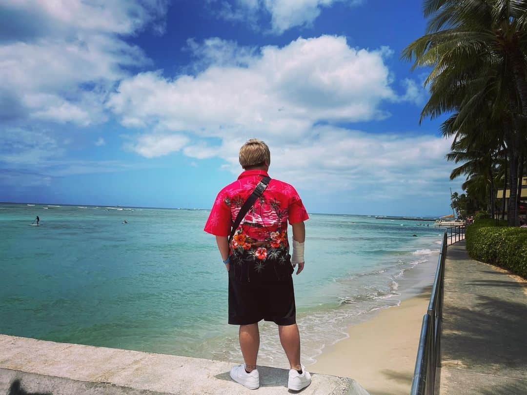 岡康平のインスタグラム：「Hawaii🍻🌺🌴」