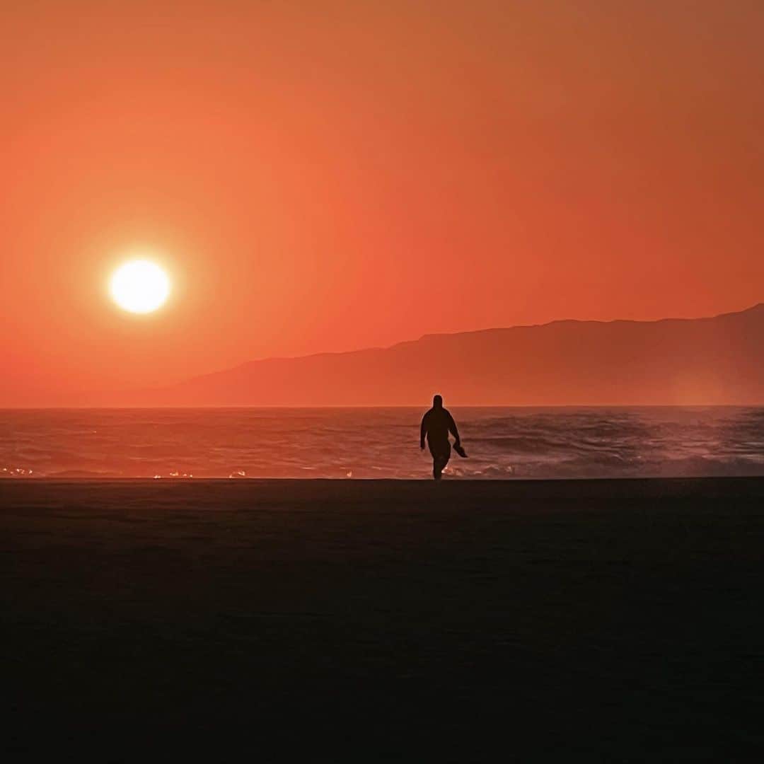 マイロ・ヴィンティミリアのインスタグラム：「Once a Day. Venice, CA. MV」