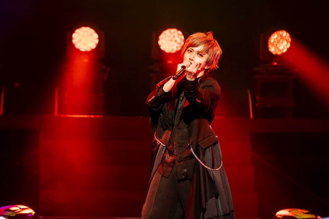 あげいんのインスタグラム：「ライブの写真って何回見てもいい . この日のために髪の毛綺麗にカットとカラーしてくれてるのはpizzicatoのいぐぴ✌️」