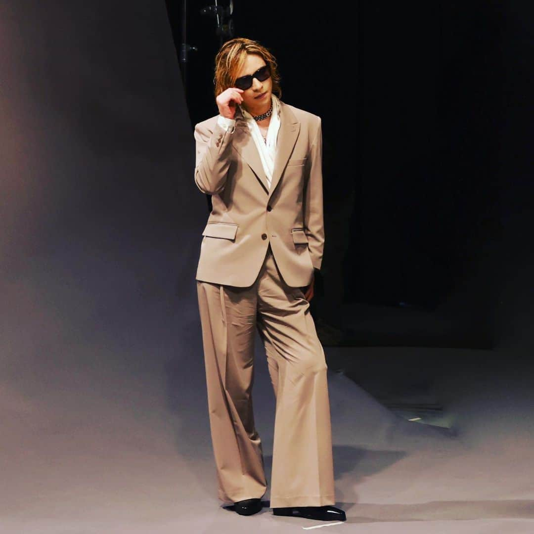 YOSHIKIのインスタグラム：「I'll be on Fashionable xxxx TV on May 15th 10pm　 Check it out! 日テレ【おしゃれクリップ】に出演する。５月１５日（日）よる１０時放送。観てね！  Yoshiki  Trailer https://www.youtube.com/watch?v=0V4IOHsr6_U  #yoshiki #xjapan #hyde #おしゃれクリップ #山崎育三郎 #井桁弘恵 #日テレ #fashion #fashionable #ntv」