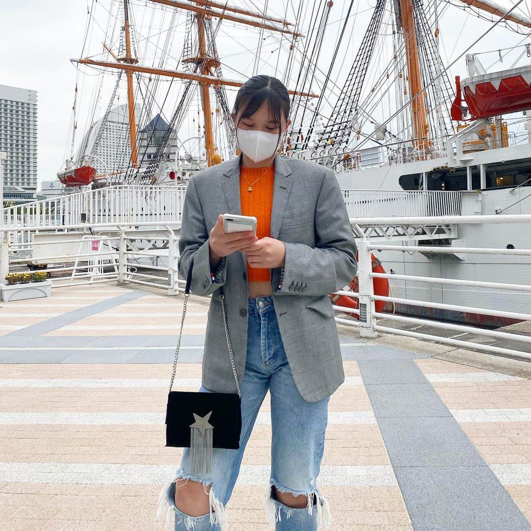 増山敬子のインスタグラム：「#imadoki 🌹 洒落ておるな♡ * #高校生コーデ  * #ジャケットコーデ」