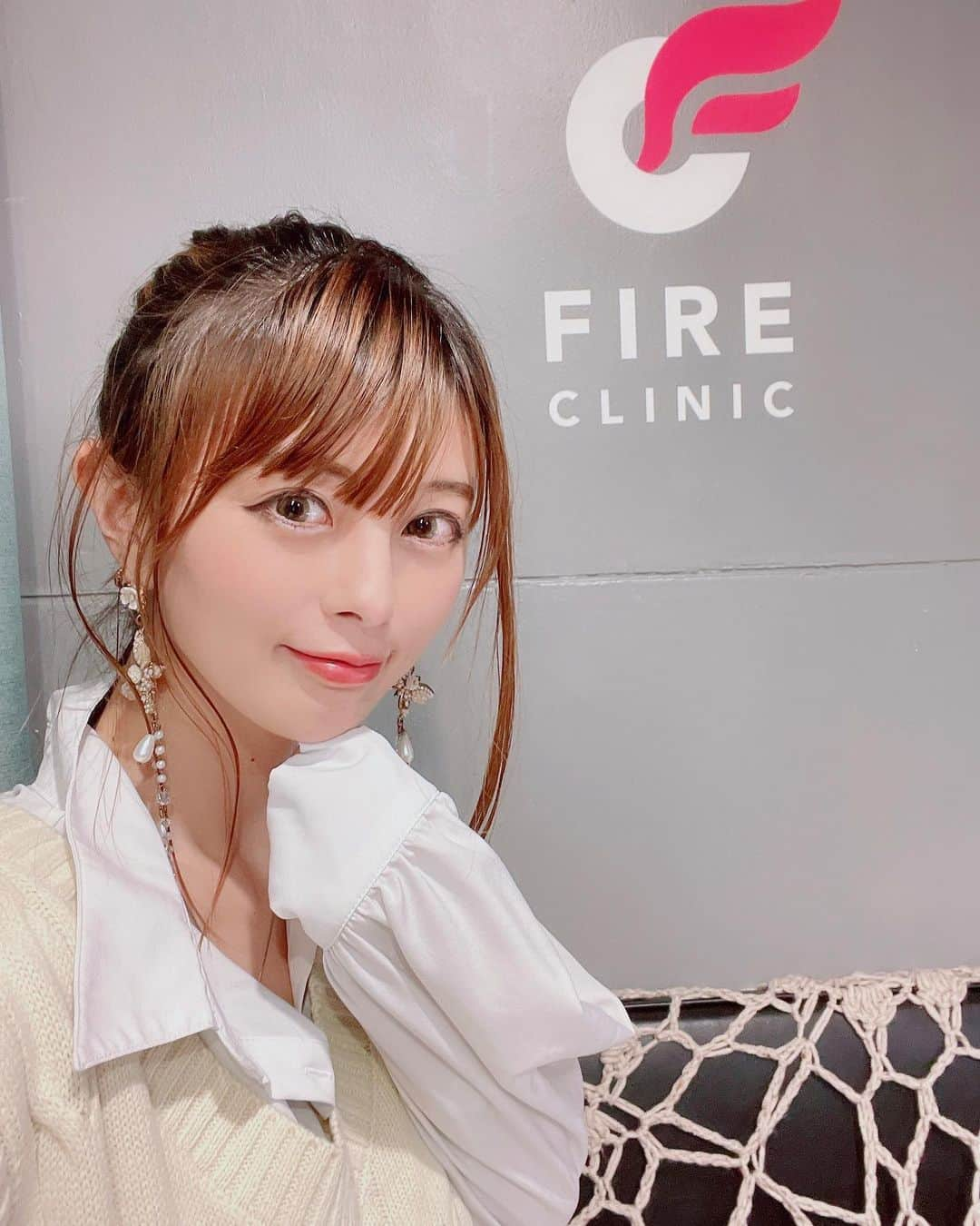 satomiさんのインスタグラム写真 - (satomiInstagram)「先日、FIRE CLNIC（@fire_clinic_official）渋谷院へ医療EMS体験したよ🔥 ・ たった30分間で寝ているだけで 腹筋2万回と同じ効果が得られる最強マシン😂 これでGWのご飯はマイナスカロリー笑✌️ ・ 男女問わずオススメ💕⁡ ・ #PR  #ダイエット  #医療EMS  #医療痩身 #ファイヤークリニック  #メディカルダイエット #美容  #痩身 #リバウンド  #ダイエット女子  #筋トレ女子 #楽痩せ #食べて痩せる #トレーニング女子 #腹筋女子 #くびれ #美脚 #痩身エステ #寝ながら痩せる #腸活」5月9日 17時59分 - saatoomii47