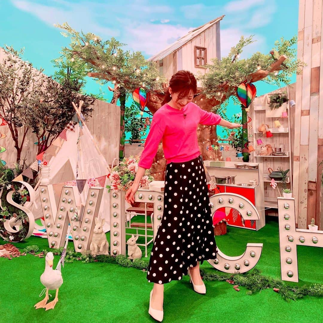 速水里彩さんのインスタグラム写真 - (速水里彩Instagram)「.  週初めの月曜日❣️  鮮やかなピンク×ドットの衣装で 朝から元気が出ました🎶  今週も頑張りましょう〜‼️  . #月曜日 #衣装」5月9日 18時05分 - hayami.risa