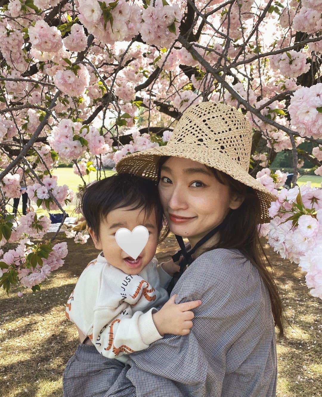 落合砂央里さんのインスタグラム写真 - (落合砂央里Instagram)「最近かかと呼んでくれるようになりました👶🏻 ママとお母さんが混ざっちゃったのかな。」5月9日 18時52分 - ochiaikun