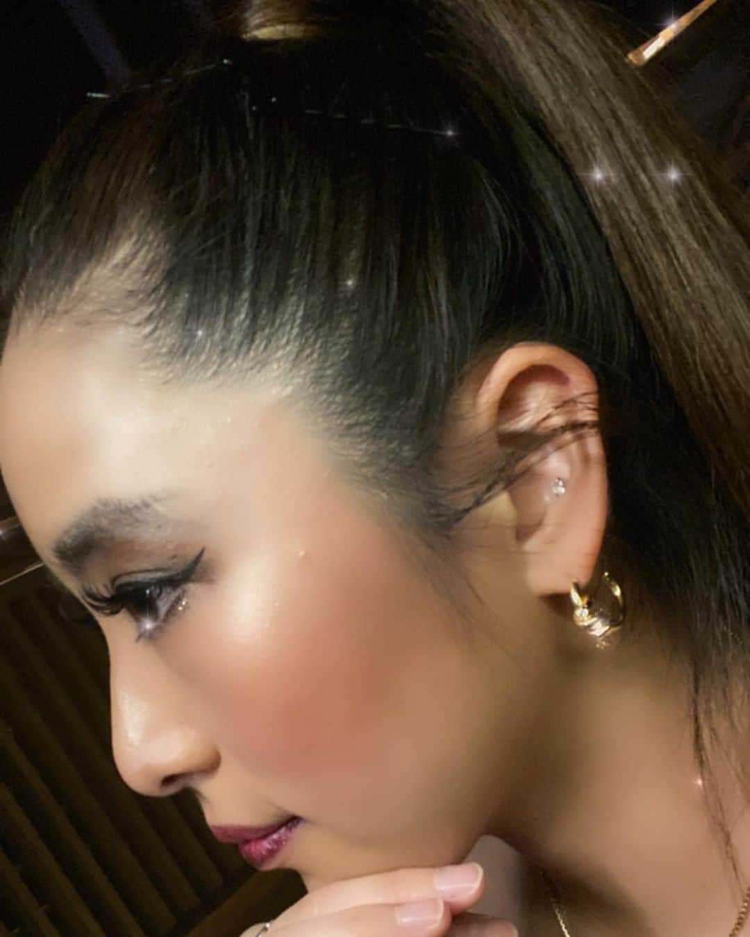 HARUMIのインスタグラム：「New ピアス🎀 @eml.eml.eml さんからとっても可愛いピアスが届いた😍 シンプルだけど、周りと被らないデザイン🦋 色んなお洋服に合わせられそう♪  #eml #ピアス #アクセサリー #可愛い #お気に入り #gogopole #gogodance #dancer #gogodancer #yogainstructor #poledancer #dancerharumi #踊るトレーナー #写真 #photography #photo #撮影 #撮影モデル #作品撮り #モデル #model #shooting」