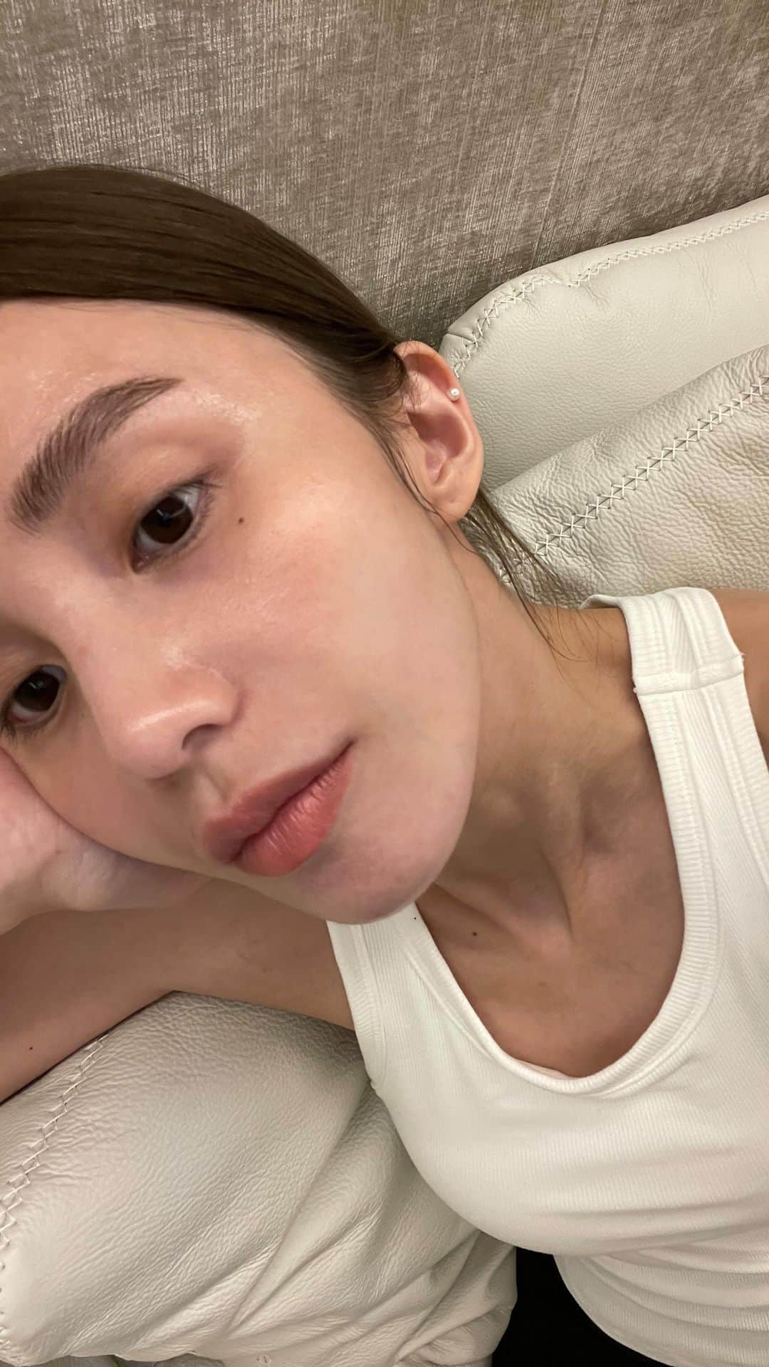 チャン・チュンニンのインスタグラム：「敷面膜小撇步  （面膜連結放置首頁了）」
