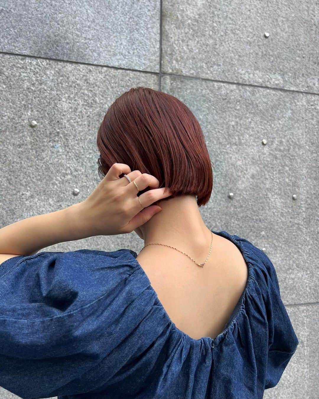 島居玲子のインスタグラム：「先日の髪メンテナンス💇🏼‍♀️  ぱつっとBOB風🫶🏿　　　　cut : @belleiida   カラーもまた暖色に🫶🏿　　color : @yanagihara_hiroki」