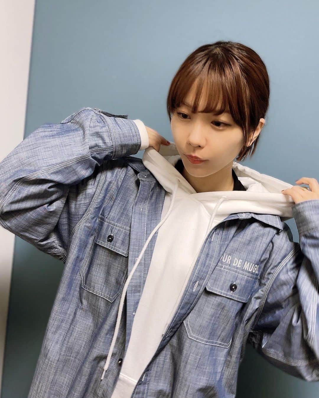 愛美のインスタグラム：「ゆかるんさんの @jour.de.muguet 注文してたシャツ届いた✨ #ootd #パーカー声優」