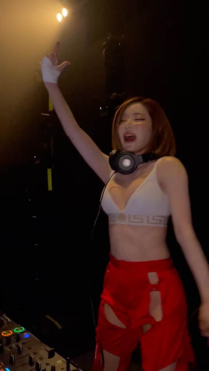 Dj Sodaのインスタグラム：「휴스턴 부시고 왔어요!!🔥🔥HOUSTON! One of the craziest night of my tour, ALWAYS pleasure playing in Houston❤️‍🔥❤️‍🔥thank you, love you, hope to see you all very soon😘😘」