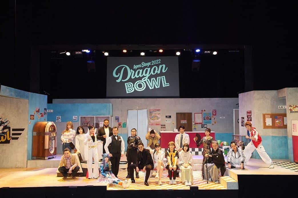 木原瑠生のインスタグラム：「bpm本公演「DRAGON BOWL」 ⁡ 無事に全公演を終えることが出来ました。 bpm15周年という素晴らしい時に初主演舞台で、ものすごくプレッシャーを感じるときや焦りを感じるときもありました。 自分のことで精一杯で大変なときもいつもみんなが笑顔でいてくれて支えてくださって沢山のことを学ばせていただいて本当に感謝しています。 ⁡ 笑顔でいるって生きてる中でもとても大切で、とても幸せなことなんだと改めて実感しました。 こんな未熟な座長でしたが、いつも一緒にいてくれてありがとうございました。 本当に最高の座組です。 またみんなに会えるように頑張ります。 ⁡ そして、ご来場いただいた皆さん。 僕たちは皆さんの笑顔が全てでした。 これからも皆さんに笑顔でいてもらえるように精一杯生きていきます。 ⁡ 今回関わってくださって全ての皆さんに心から感謝しています。 本当にありがとうございました。 ⁡ 上手くまとめられないので、いつか配信などでお話ししますね笑 ⁡ 笑顔が溢れますように。 #bpmDB」