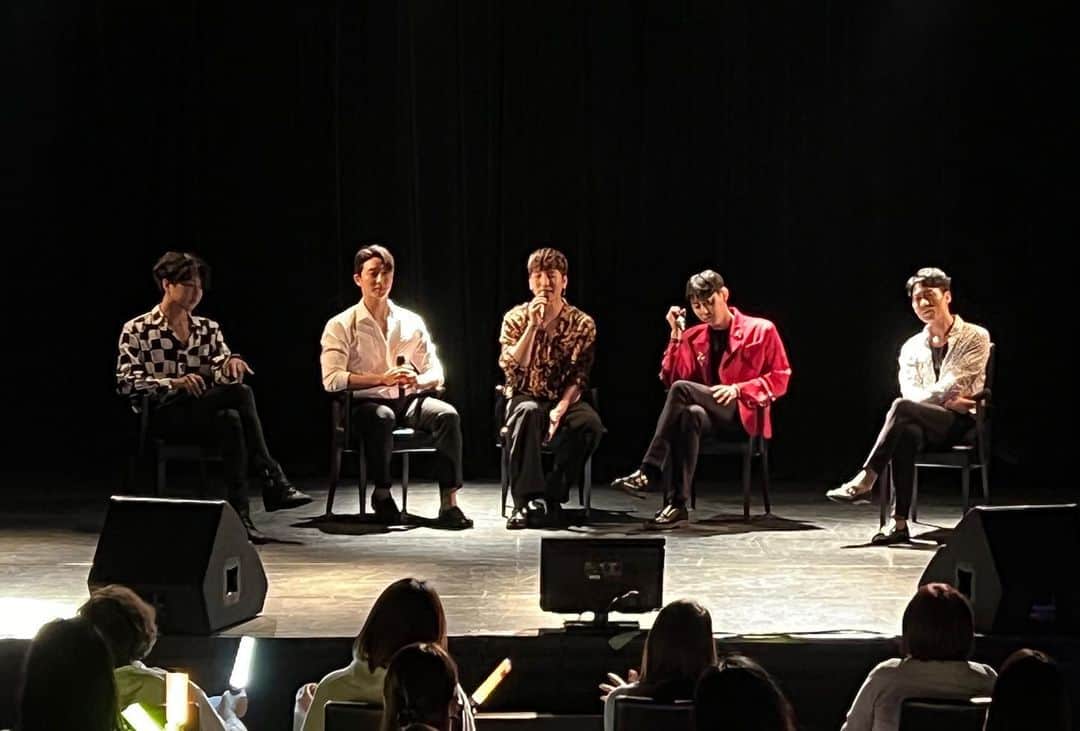 E.coさんのインスタグラム写真 - (E.coInstagram)「#기록 2022.05.08 어버이날 부모님 뵙질 못하고.. 그래서 볼에 여드름 언제 없어질껀데..」5月9日 20時49分 - e.co_jun