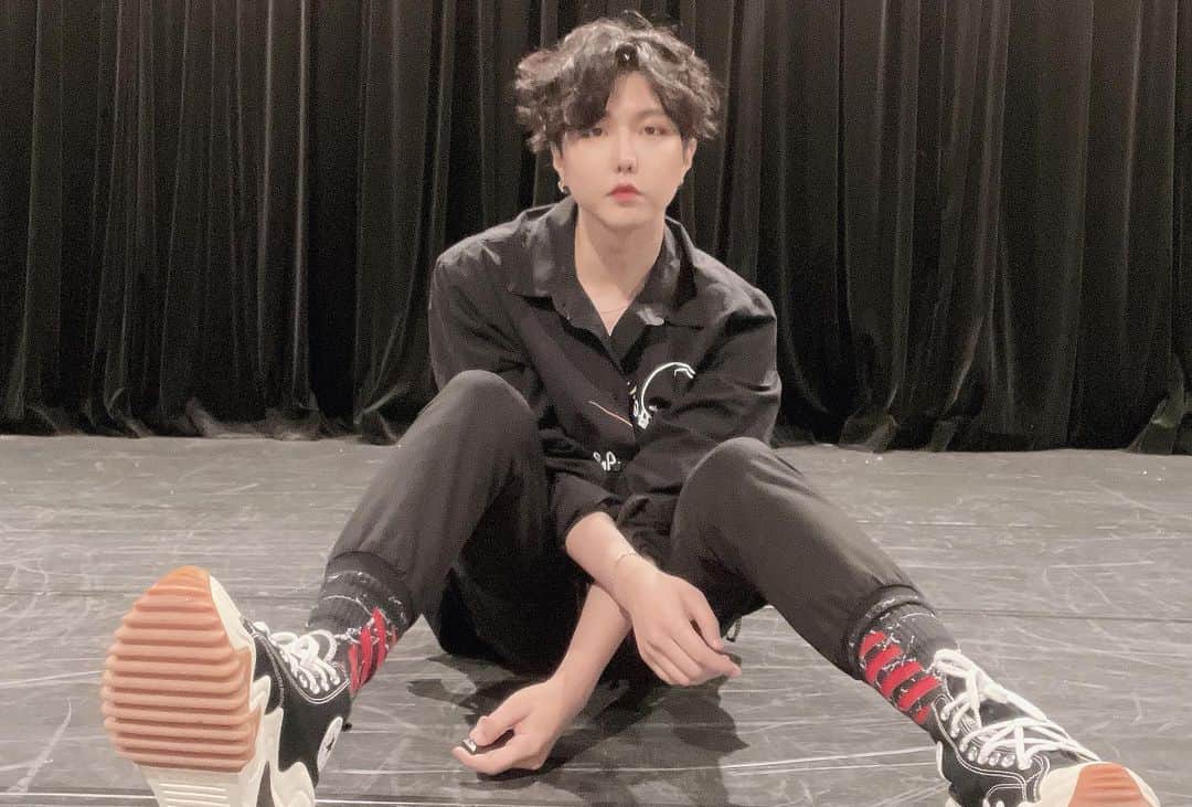 E.coさんのインスタグラム写真 - (E.coInstagram)「#기록 2022.05.08 어버이날 부모님 뵙질 못하고.. 그래서 볼에 여드름 언제 없어질껀데..」5月9日 20時49分 - e.co_jun