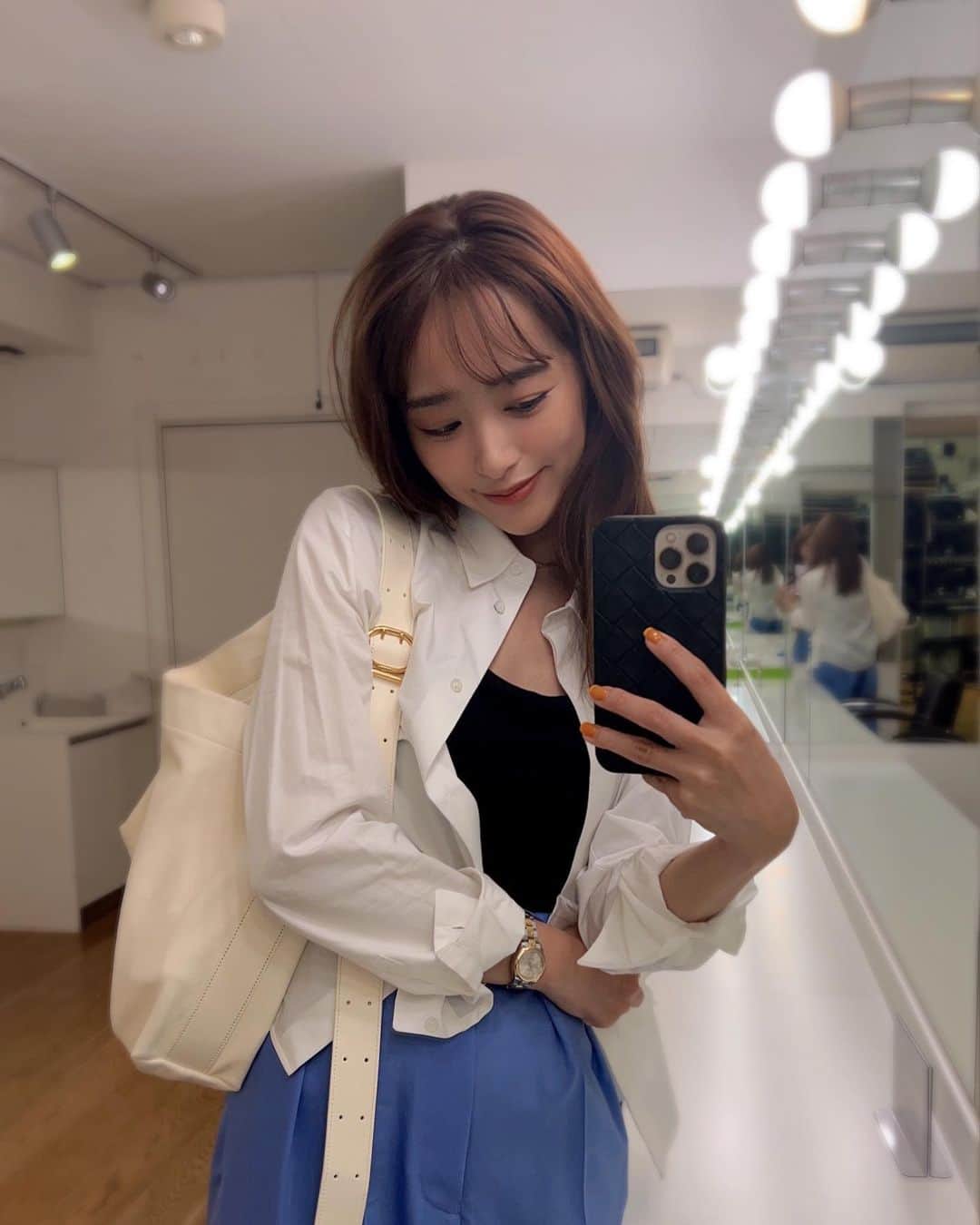 近藤千尋のインスタグラム：「今日はモデルさんの日でした♥️  夏夏夏夏🌞の衣装ばかりで はーたんに 色んなヘアアレンジしてもらったよん😚 VERY発売お楽しみにっ💕  GW明けでみんな疲れ出てないかなー⁉️🥹」