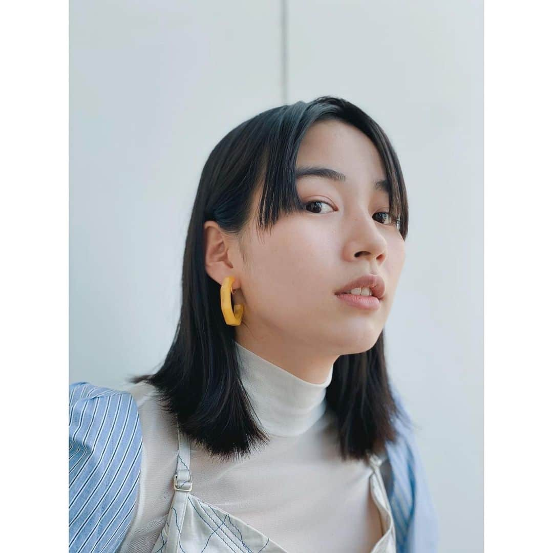 のん（能年玲奈）さんのインスタグラム写真 - (のん（能年玲奈）Instagram)「衣装が可愛かった〜。ヘアもメイクも全部のムードが好きだった。 イヤリングや重ね着に、テンション上げていきました🦖🦖  Stylist: @izumimachino  Hair&make: Shie Kanno  #magazinelee」5月9日 22時04分 - non_kamo_ne