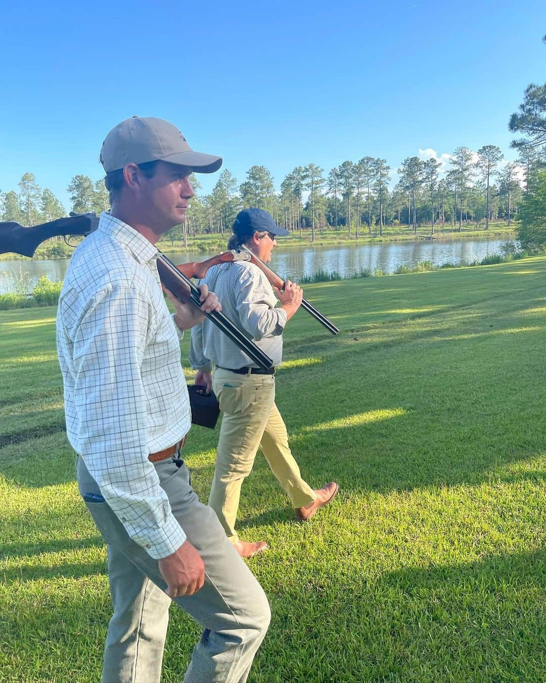 ハリス・イングリッシュさんのインスタグラム写真 - (ハリス・イングリッシュInstagram)「It was nice to be back home in Thomasville, GA, with @tjcallaway4 and team this week working on the @onwardreserve golf line.  I had the opportunity to catch up with old friends like Bill Connally, my junior golf coach and lifelong friend.  It was also great to spend time with some of the current junior golfers who are playing some impressive golf.  Glen Arven is a special place to me and I am happy to have had a reason to get back home.  Excited for what is in store with Onward Reserve!」5月10日 9時02分 - harris_english