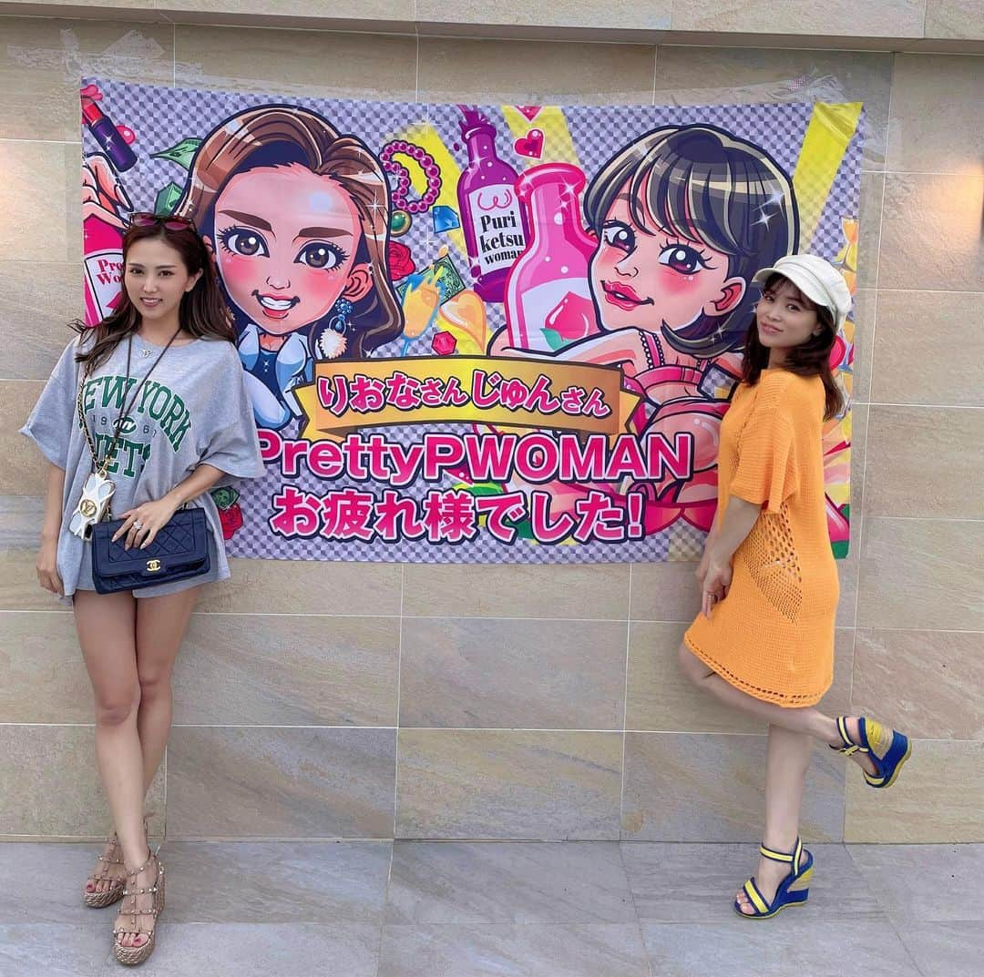 JUNさんのインスタグラム写真 - (JUNInstagram)「🦄💓 . . 楽しい楽しい宮古島旅行は 会長の粋な計らいでお招きして頂きました🛩🌺🌈💙 . . 去年もお誕生日プレゼントで 宮古島に代表と行かせてもらって 今年もまたお招き頂けるなんて🥺💓 思ってもみなかった事を実現してくれる会長。 そんな会長の元でずっとずーっと働けた事が すごく幸せな事だったんだなーと離れた今改めて思います✨ . . この横断幕も会長のアイディアで作って下さったんだって🥺💕嬉しいでしかない！ 宮古島まで連れてってもらって 可愛い横断幕作ってもらって、お疲れ様会もしてもらって至れり尽くせりな旅でした❤️ . . 改めて岡本会長ありがとうございました✨ プリティーウーマンで過ごした毎日は 私の宝物です🥰 会長に出会えて、プリティーで働けて 幸せでした！！！ ミリオンレジャー大好きです！最高です✨ . . 本当にありがとうございました❤️ . . #クリスタルヴィラインギャー  #宮古島 #宮古島ブルー  #ビーチ #ootd #水着女子  #暗髪 #暗髪カラー #艶髪  #セミロング #ロブ #イエベ #イエベ春 #イエベ秋 #イエベメイク #fashion #make #dance #followforfollowback #followｍe #l4likes #ケツスタグラム  #ビキニ #腹筋女子 #ケツトレ  #ツヤ肌  #tattoo #美ボディ #ボディメイク #ピラティス」5月10日 9時48分 - aiko_pilates.88