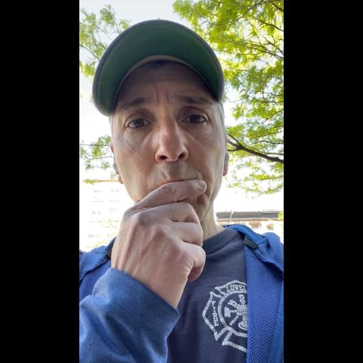 スコット・ローウェルのインスタグラム：「Monday Musing …」
