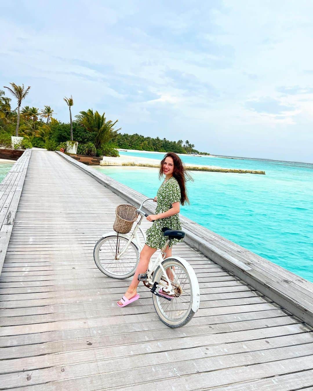 アリーナ・ザギトワのインスタグラム：「🏝🌊」