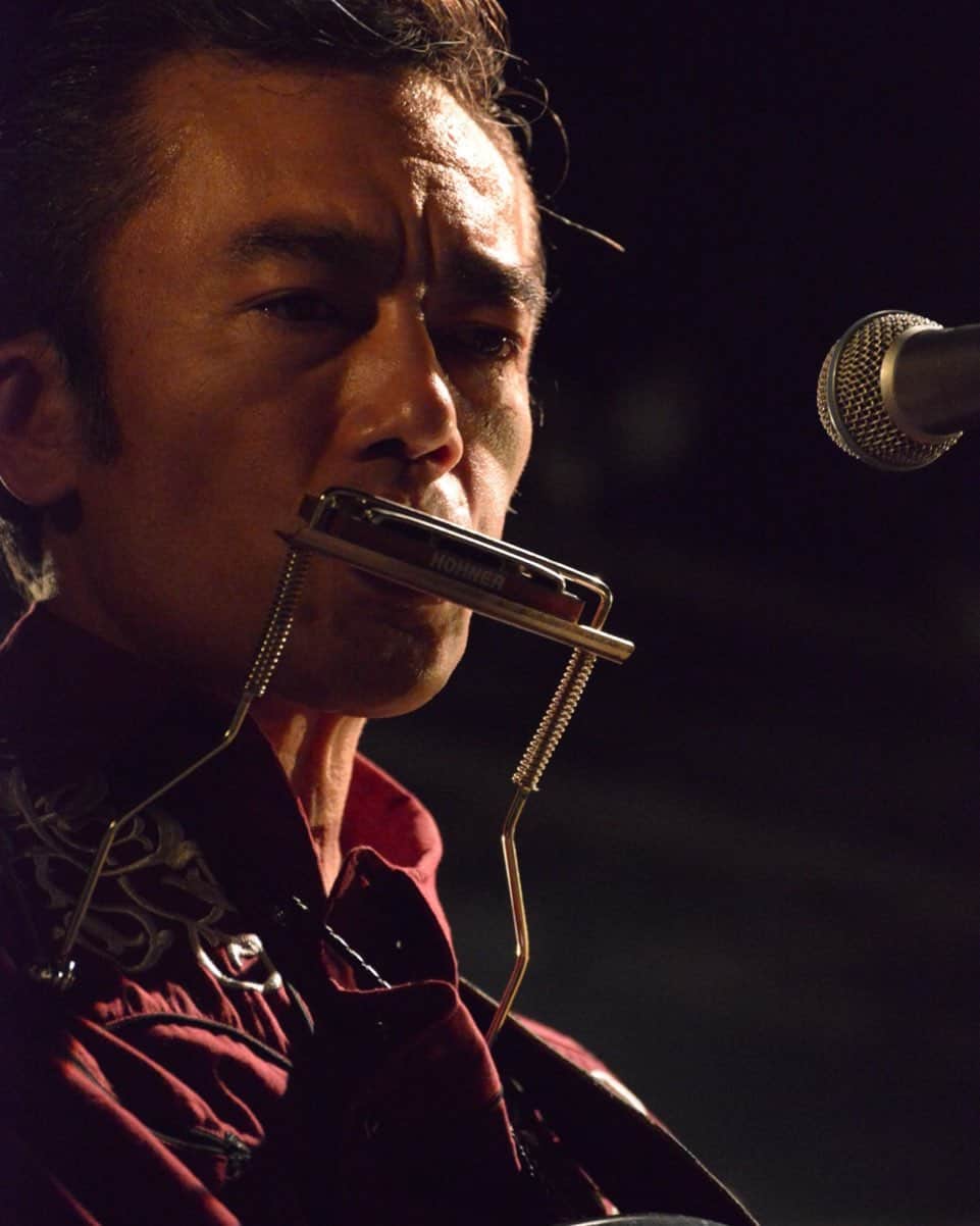 のインスタグラム：「weeping mountain man 明日小牧で歌います。 全力だよ💪」