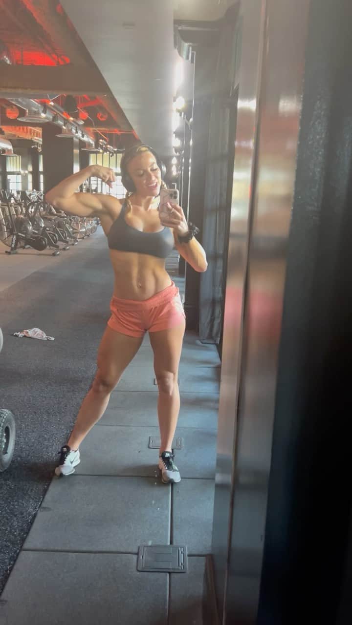 Lauren Drain Kaganのインスタグラム：「GOT THAT POWER OVER ME ✌🏽GYM = ✨SANCTUARY ✨ where 🐛➡️🦋 @kilo.vegas」
