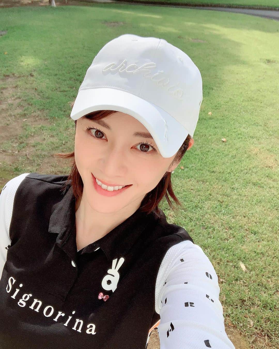 のインスタグラム：「最近調子が良くてこの日も大叩きしたホールがあるものの89で回れた！ まだまだだけど頑張ろう‼️ #カメリアヒルズカントリークラブ #安定してきた #原史奈  #ゴルフ #ゴルフレッスン #ゴルフ女子 #ゴルフ大好き #golf #ゴルフウエア #ゴルフコーデ #ゴルフグッズ #ゴルフ動画 #ping #ピン #ping女子 #gle2 #g410 #even #archivio #アルチビオ #cuartounited #instagolf」