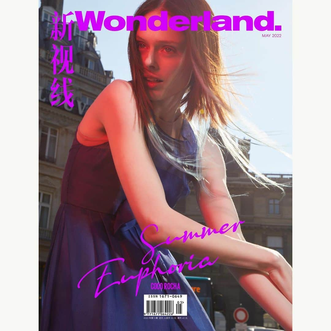 レスリー・キーさんのインスタグラム写真 - (レスリー・キーInstagram)「My first Wonderland magazine cover shooting with supermodel @cocorocha !  A wonderful experience working with Coco creating 3 covers and 24 pages editorial for @wonderland.china anniversary issue !  Wonderland China May 2022 Model : @cocorocha  Photographer : @lesliekeesuper  Founder : @huwgwyther @wonderland  Fashion director : @austinconowang  Stylist : @dre.dsa  Makeup : @adamdecruz at One Represents/Huda Beauty Hair : @eduardobravohair  Retouching : Fight Club  Photo assistant : @clemensklenk  Special thanks : @jamesedwardconran @thenomaddamon @micki_schneider @nomadmgmt @momo_vincento  Location supports : Robert Hamer, Nadege Rourel (Hyatt), Yoshikazu Yann & Caroline de Laurens (Baccarat) Location : Hôtel du Louvre, @hoteldulouvre Maison Baccarat @baccarat  #cocorocha #wonderland #lesliekee」5月10日 19時44分 - lesliekeesuper