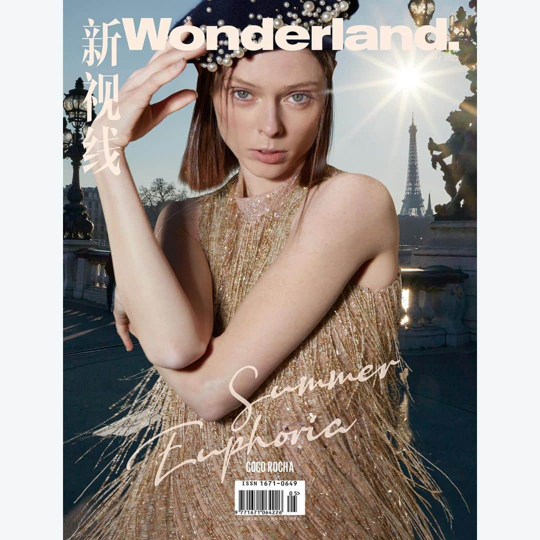 レスリー・キーさんのインスタグラム写真 - (レスリー・キーInstagram)「My first Wonderland magazine cover shooting with supermodel @cocorocha !  A wonderful experience working with Coco creating 3 covers and 24 pages editorial for @wonderland.china anniversary issue !  Wonderland China May 2022 Model : @cocorocha  Photographer : @lesliekeesuper  Founder : @huwgwyther @wonderland  Fashion director : @austinconowang  Stylist : @dre.dsa  Makeup : @adamdecruz at One Represents/Huda Beauty Hair : @eduardobravohair  Retouching : Fight Club  Photo assistant : @clemensklenk  Special thanks : @jamesedwardconran @thenomaddamon @micki_schneider @nomadmgmt @momo_vincento  Location supports : Robert Hamer, Nadege Rourel (Hyatt), Yoshikazu Yann & Caroline de Laurens (Baccarat) Location : Hôtel du Louvre, @hoteldulouvre Maison Baccarat @baccarat  #cocorocha #wonderland #lesliekee #huwgwyther #wonderlandchina」5月10日 19時45分 - lesliekeesuper