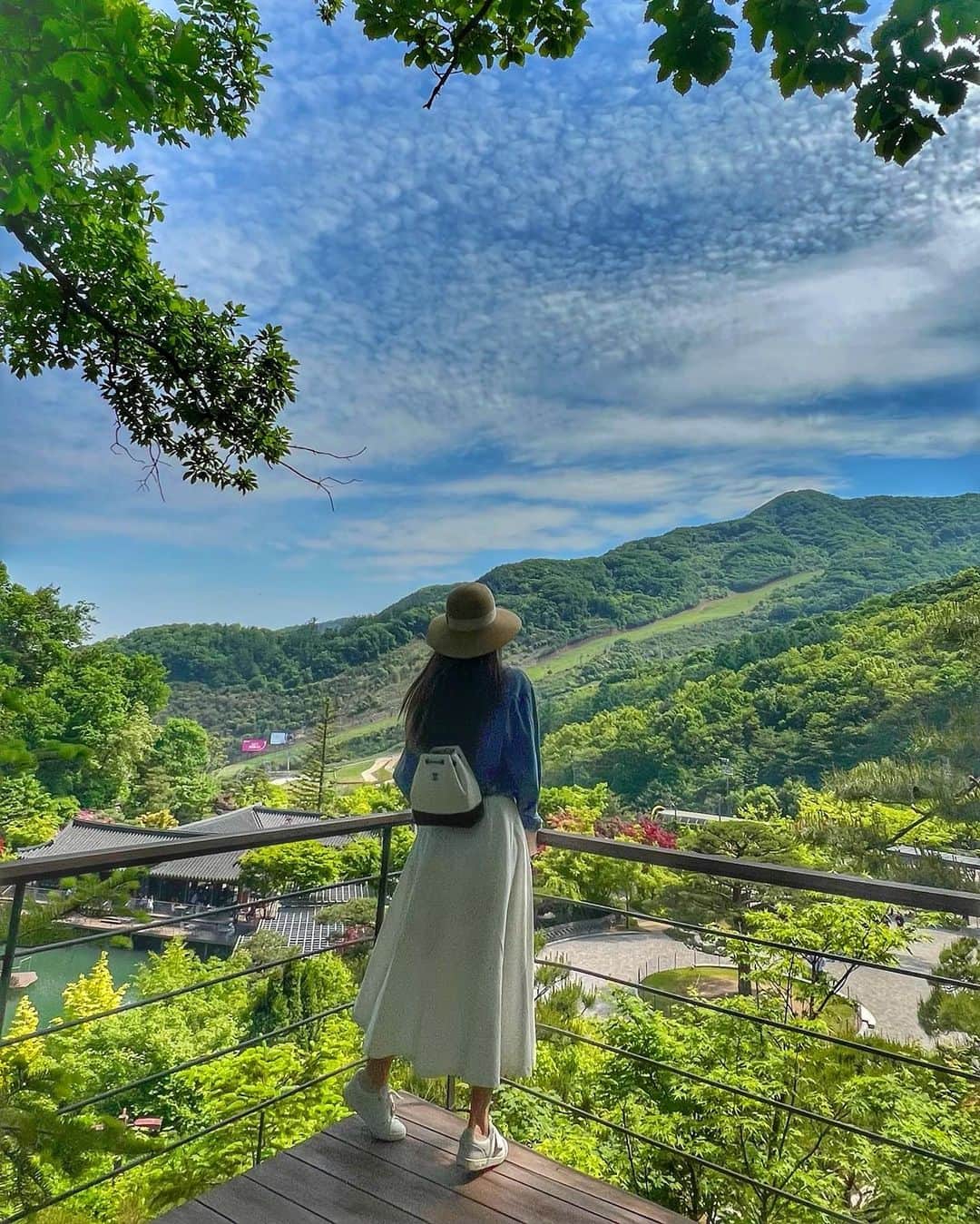 ハン・ジウンのインスタグラム：「푸릇푸릇🌳✨」