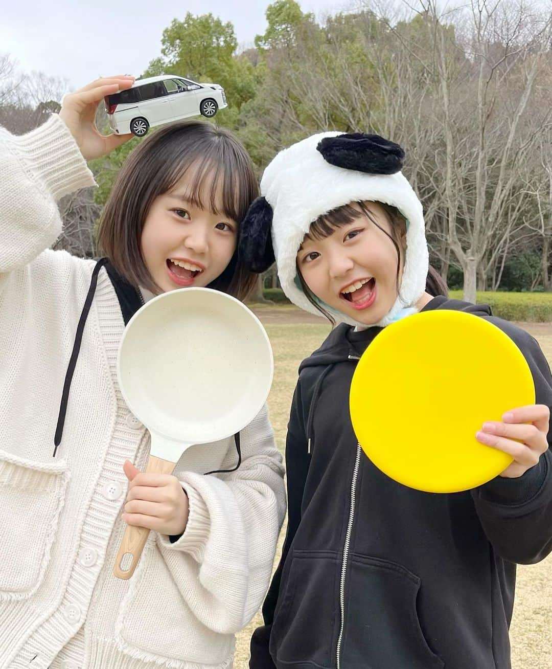 さやりささんのインスタグラム写真 - (さやりさInstagram)「2022/05/10｛さや  トヨタノアとYouTubeでタイアップさせていただいた時の写真❕❕❕ フィッシャーズさんの神アソビに挑戦したよ😸💞  めちゃめちゃ楽しかった🥹❣️ YouTubeのショートぜひ見てみてね😲🌷  ：：：：：：：：：：：：：：：：：：：：：：：：  ＊Instagram ｛さや @sayaninyo.insta  ｛りさ @risanico.insta   ＊YouTube さやりさチャンネル ｛ 17:00~ 19:00~  ＊TikTok ｛sayarisa.tiktok ｛sayaninyo.tiktok  ＊Twitter  ｛sayarisa_tweet  ：：：：：：：：：：：：：：：：：：：：：：：：  #トヨタノア #toyota #フィッシャーズ  #fischers #トヨタ #ノア #パンダ   ：：：：：：：：：：：：：：：：：：：：：：：：」5月10日 19時31分 - sayarisa.insta