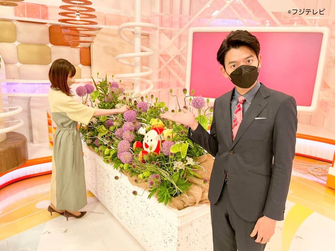 フジテレビ「めざましテレビ」さんのインスタグラム写真 - (フジテレビ「めざましテレビ」Instagram)「. おはようございます。  今朝ご紹介したお花を 自宅用に選んでいる鈴木さんです💐  集中しております！」5月10日 11時17分 - mezamashi.tv